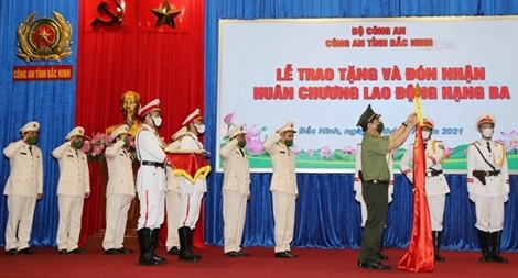 Công an Bắc Ninh đón nhận Huân chương lao động hạng Ba