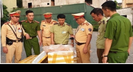 Thu giữ hơn 1 tạ trứng gà non bốc mùi đang trên đường tiêu thụ