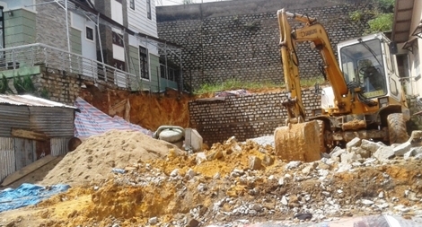 Sập bờ taluy đè chết một công nhân 