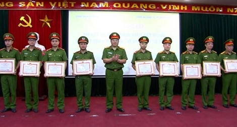 Sơ kết giao ước thi đua giữa Công an quận Hoàng Mai và Công an quận 10