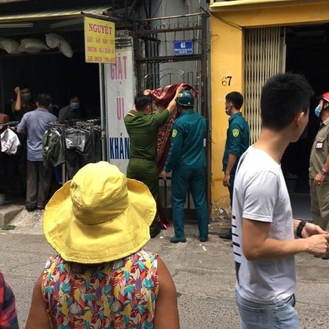 Thi thể trẻ sơ sinh trong ba lô màu đỏ đặt trong phòng trọ