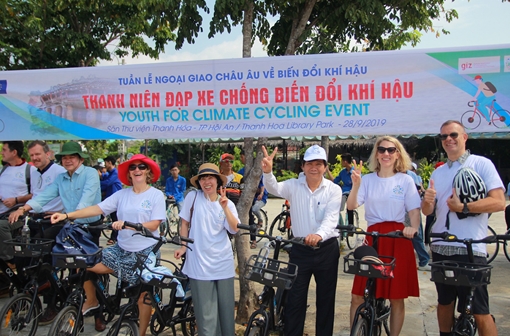 Đạp xe “Thanh niên hành động chống biến đổi khí hậu”
