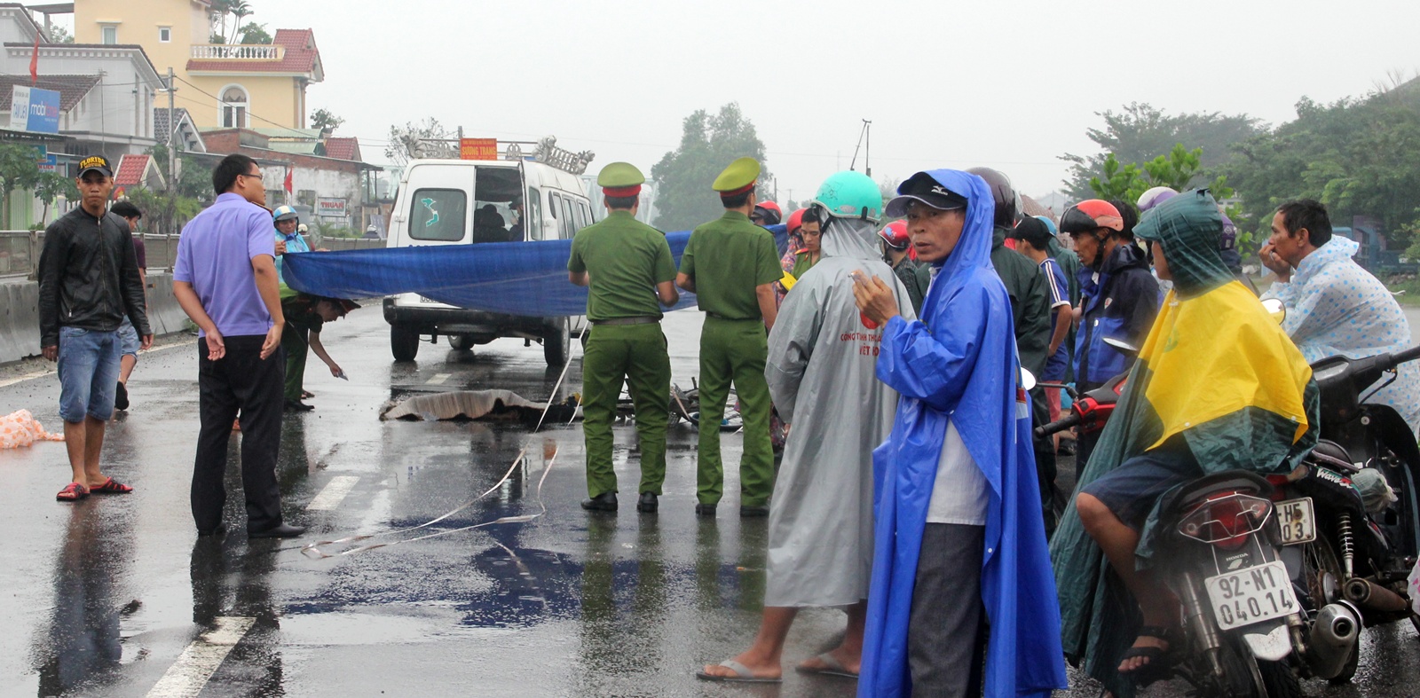 Nghi vấn xe biển xanh gây tai nạn chết người