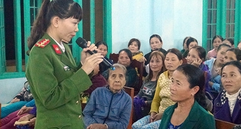 Nữ Đại úy Công an thị trấn miền sơn cước